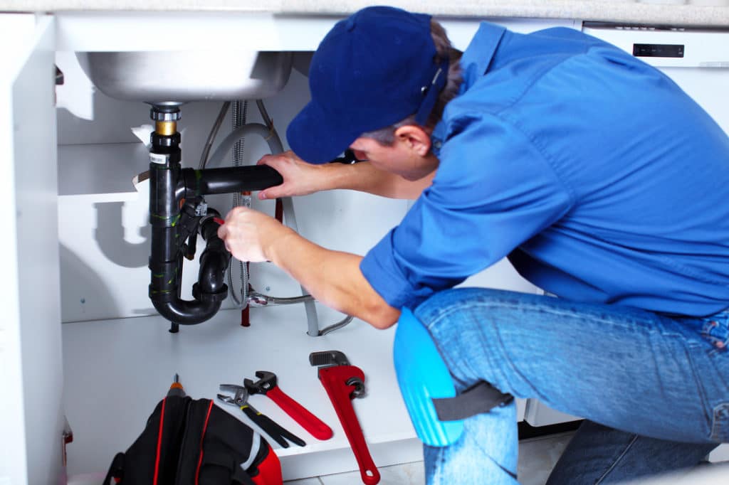 Take care of your plumbing issues or hire an expert?