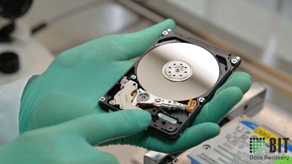 Raid Data Storage and Raid Data Recovery